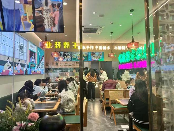 水品牌在三四线城市救活了一批过气奶茶店麻将胡了免费试玩承接转型奶茶店这个糖(图4)